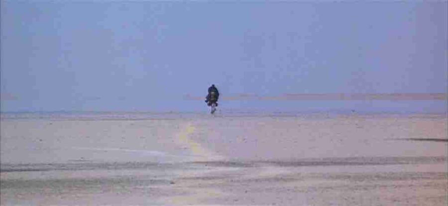11 Tips on Achieving a More Cinematic Look 4 lawrence of arabia extreme long shot 1 12 601 1000 461
