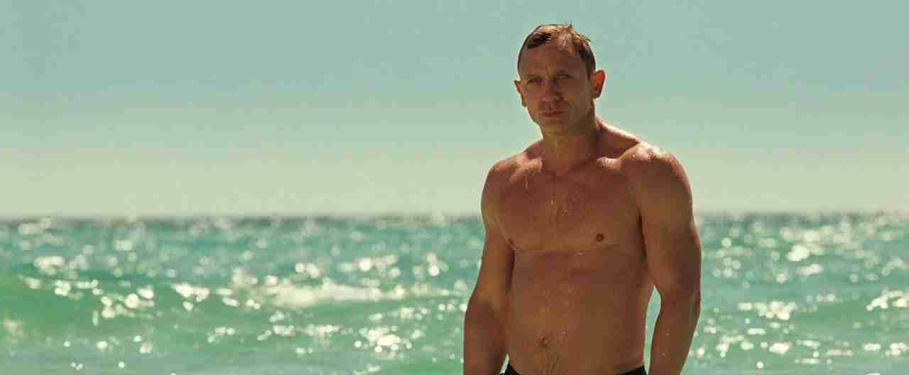 Guide to Camera Shots, Camera Angles & Camera Moves 14 Medium Shot from Casino Royale 1280 528