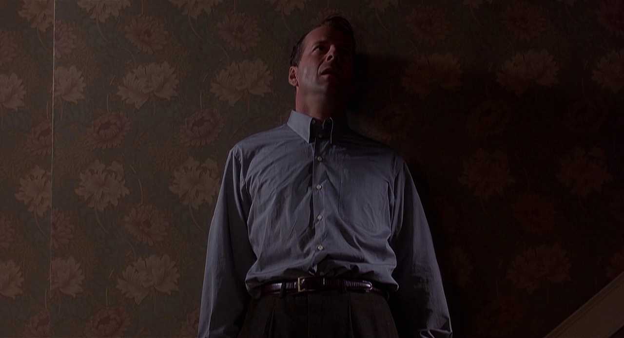 Denouement in Film. Meaning, Definition, and Examples 5 Malcolm Crowe realizes the truth near the end of The Sixth Sense.