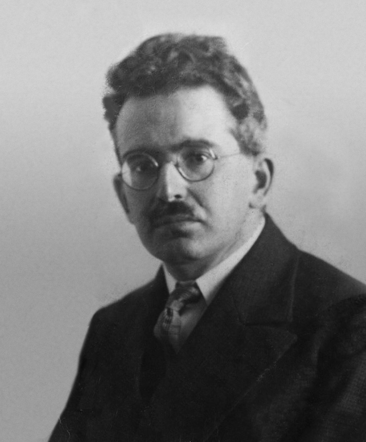 What is Authenticity in Film? Meaning and Discussion of Walter Benjamin's Thoughts. 2 Photo of Walter Benjamin from 1928