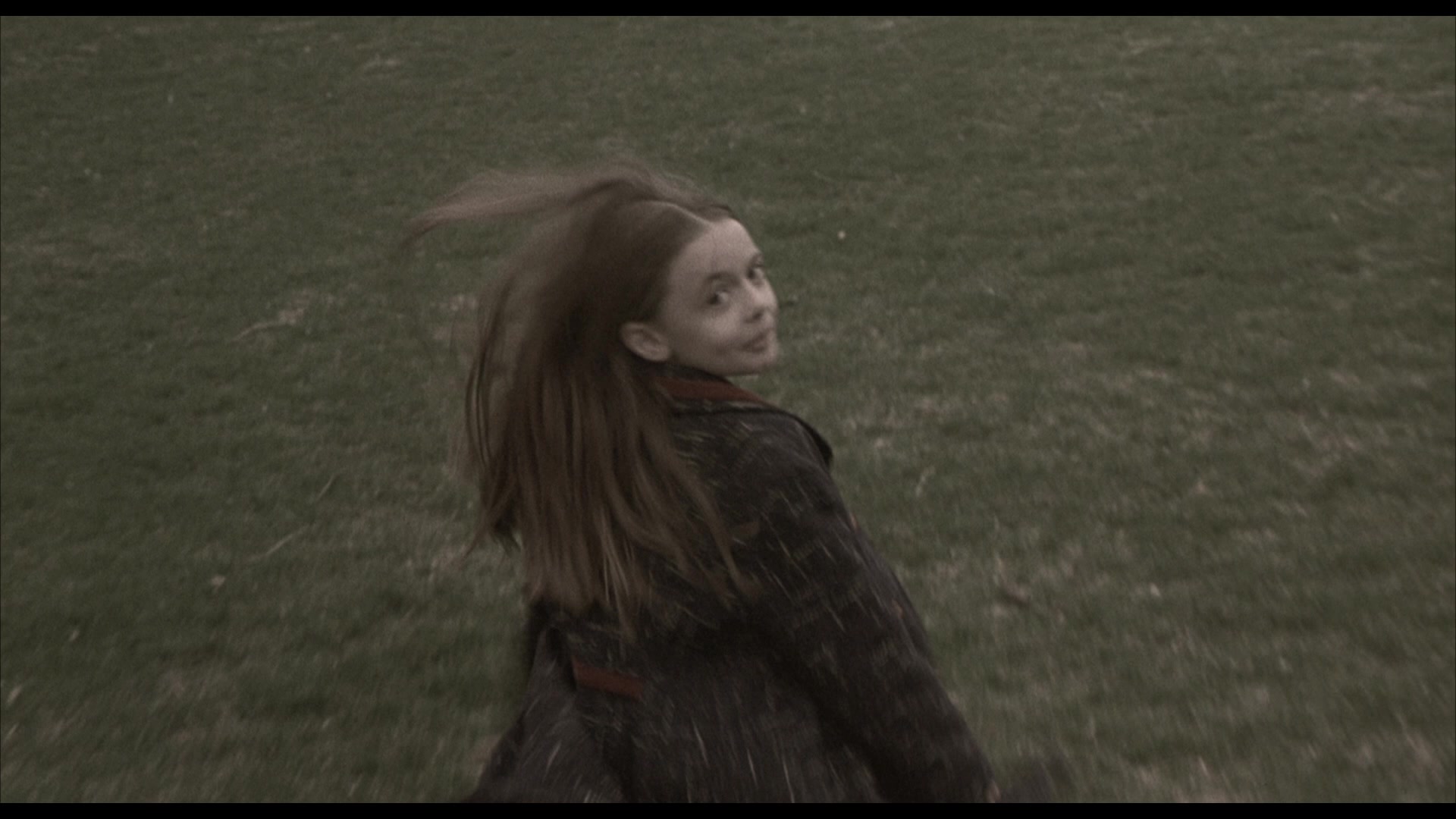 What is a Cutaway Shot in Film? Definition, Examples & Uses 7 A Beautiful Mind 2001 Cutaway shot sequence example 3