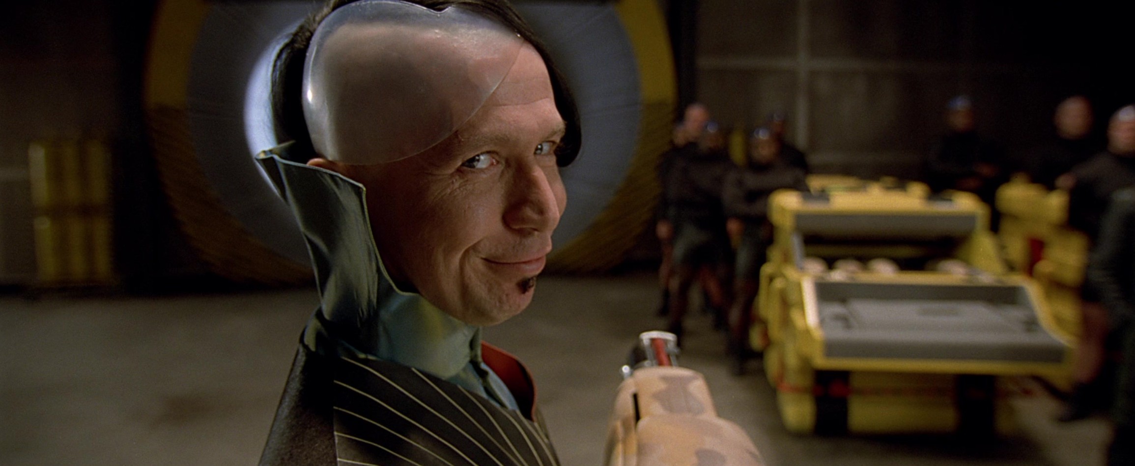 What is a Character Actor? Definition, Traits, Roles & Examples 4 Gary Oldman in The 5th Element 1997