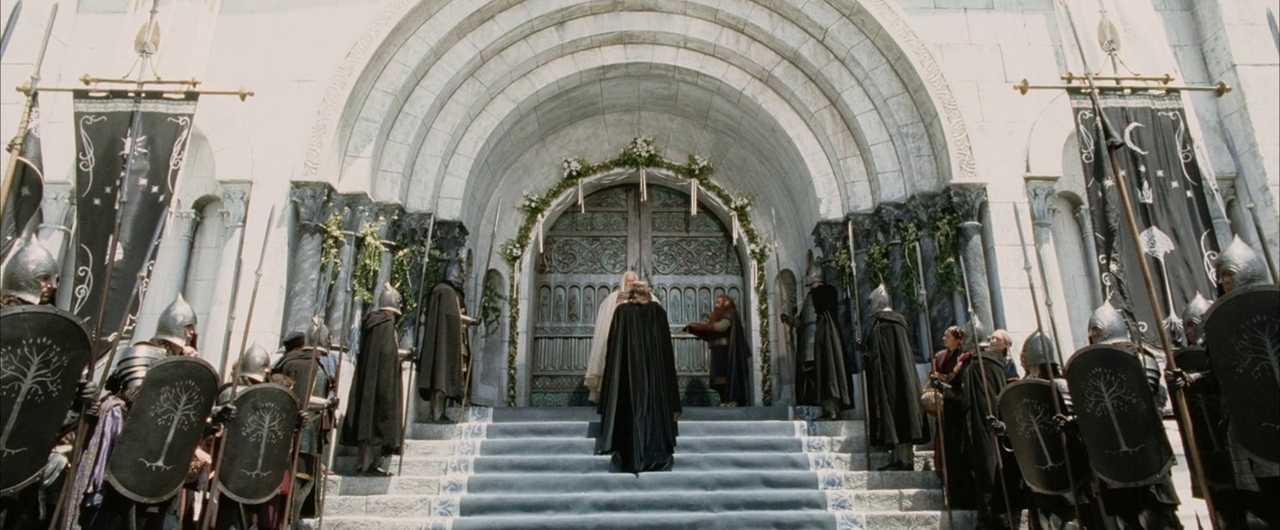 Freytag’s Pyramid: Story Structure Explained 7 Aragorn standing before the gates of Minas Tirith, crowned king, surrounded by soldiers and banners of Gondor