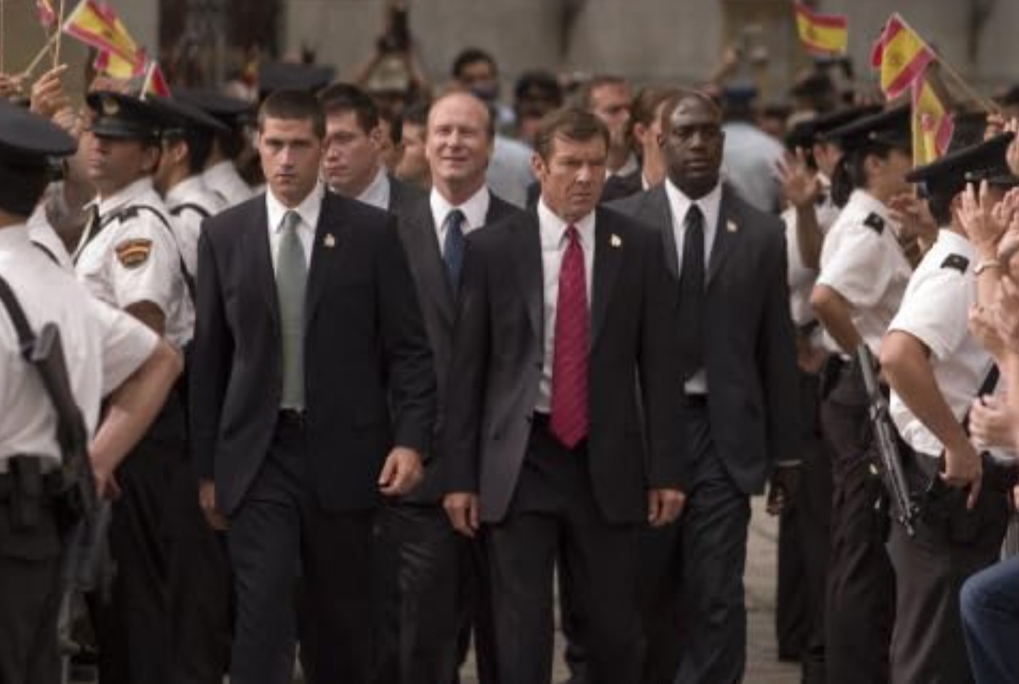 What is the Rashomon Effect? When Stories Conflict in Film 3 Secret Service agents walk with the U.S. President through a crowd-lined plaza, surrounded by security and Spanish flags.