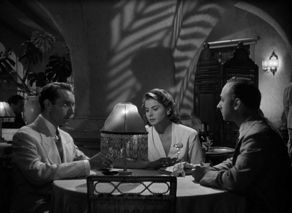 What Is the Studio System in Hollywood? How It Worked and Ended 2 Paul Henreid, Ingrid Bergman, and Sydney Greenstreet sit around a table in a studio-lit café scene from Casablanca (1942)