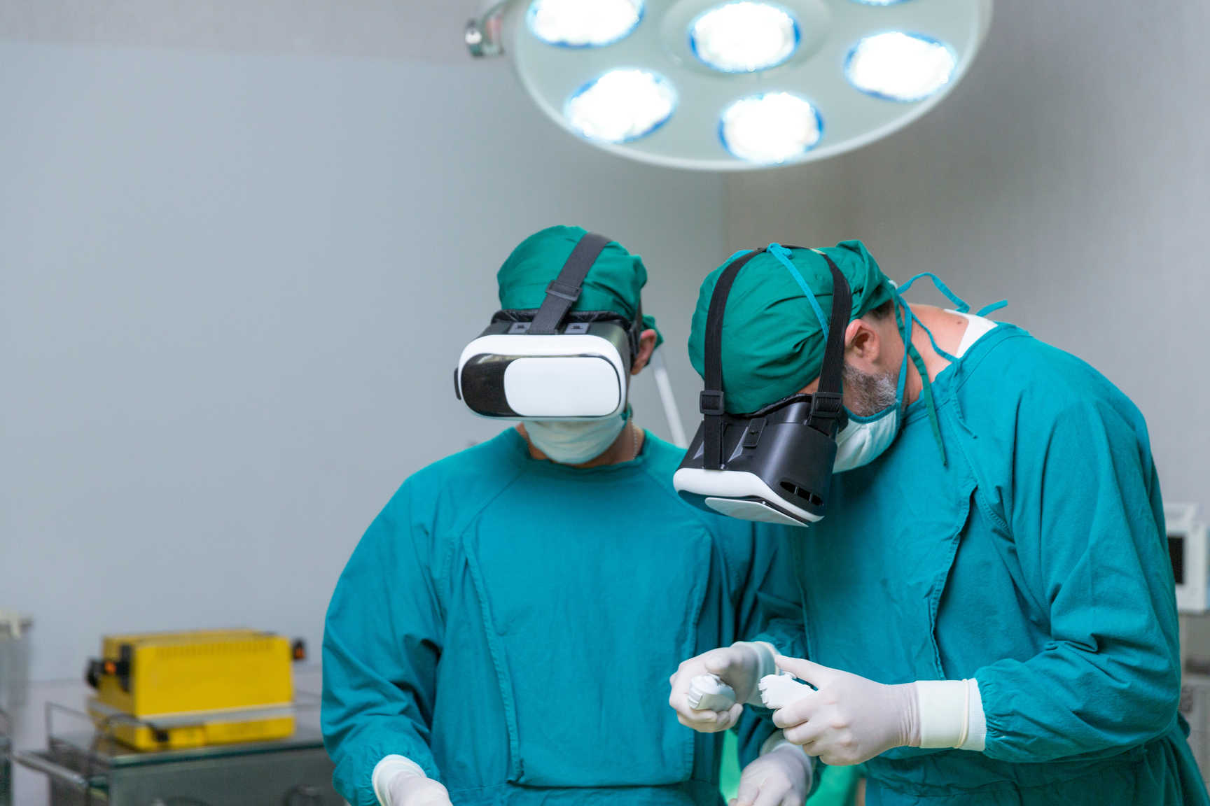 What Is Virtual Reality? Definition, Film Uses & Future Trends 4 Two surgeons wearing VR headsets in a modern operating room
