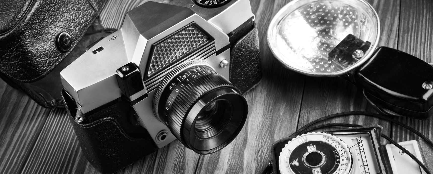 What Is a Light Meter? Definition and How to Use It 3 Vintage Camera with old-school light meter